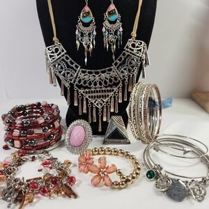 #2567, VTG BOHO STATEMENT JEWELRY LOT, NECKLACE, EARRINGS, RING, BRACELET, PENDA